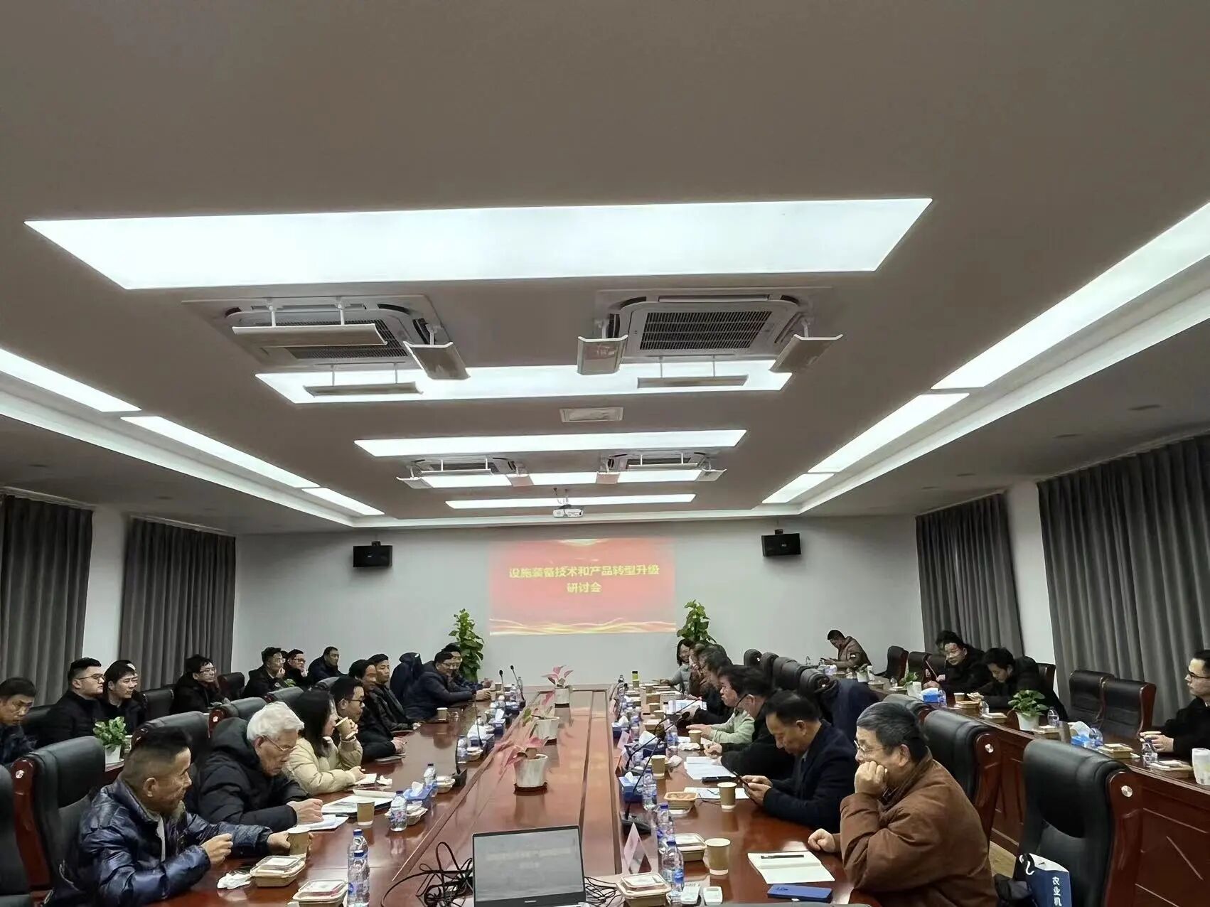 设施装备技术和产品转型升级研讨会顺利召开